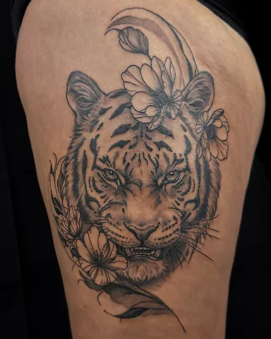 Graphic black and grey tiger thigh tattoo, by Domi (based in Coventry, UK)